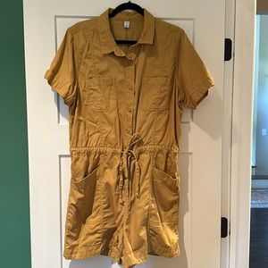 Old Navy jumpsuit, size large, never worn.